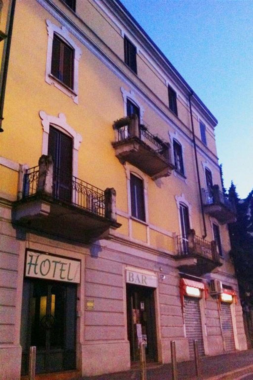 ホテル コンヴェルティーニ ミラノ エクステリア 写真